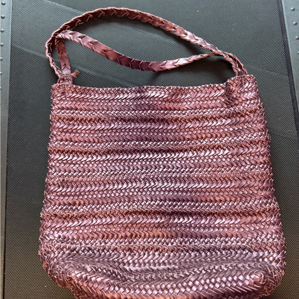 Elegant Woven Shoulder Bag in Purple